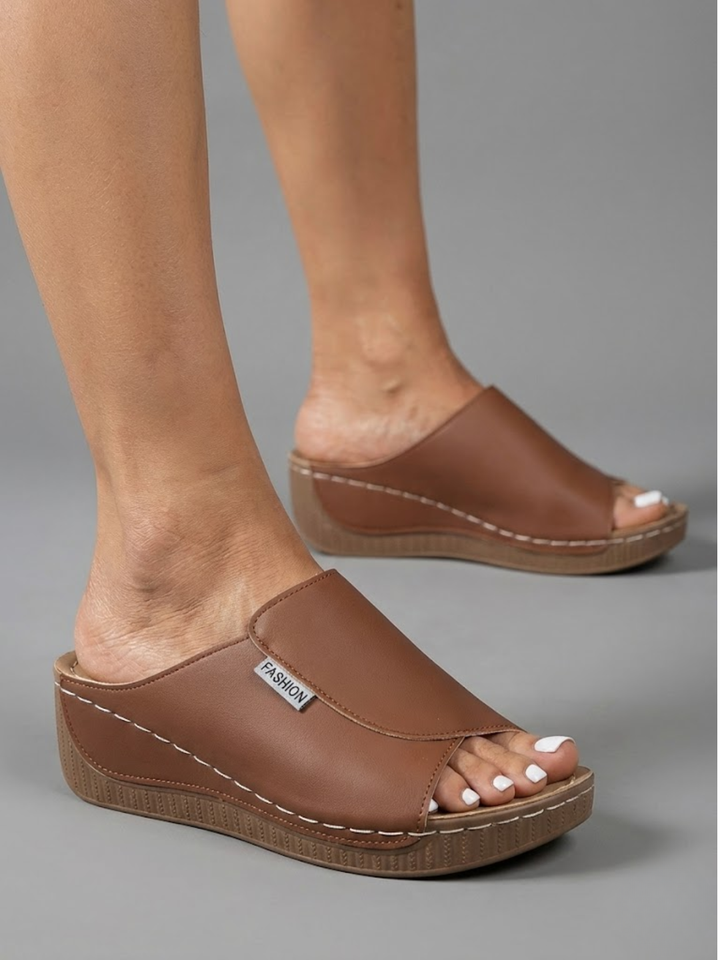Vermeer Mode | Handmade Orthopaedic Sandals Saara