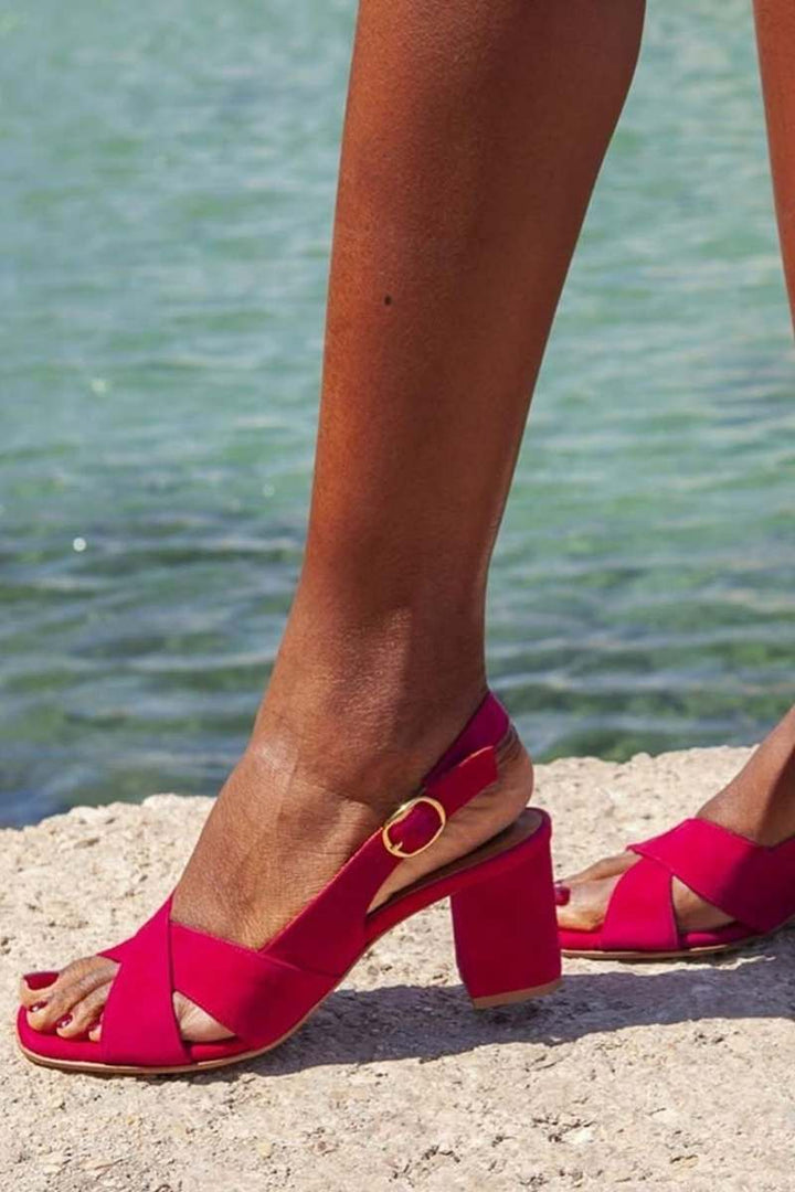 Lucy | Block heel sandals with crisscross strap