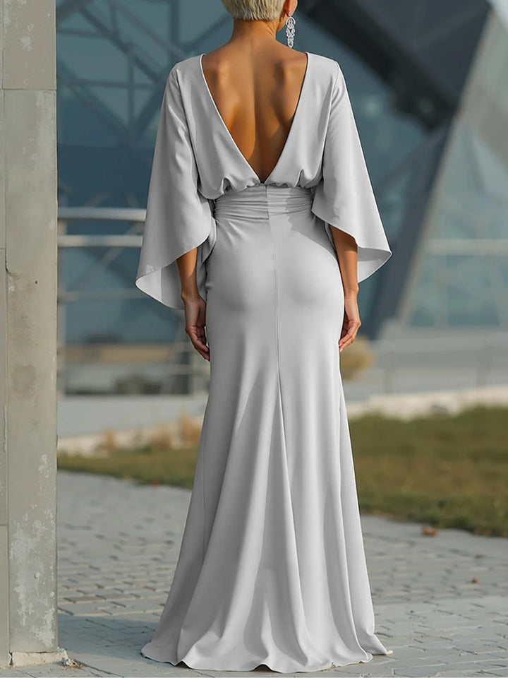Clara | Elegant dress with V-neck, backless design and sleeves