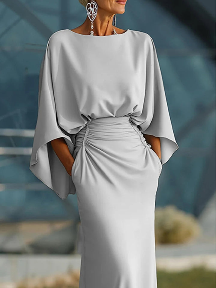Clara | Elegant dress with V-neck, backless design and sleeves
